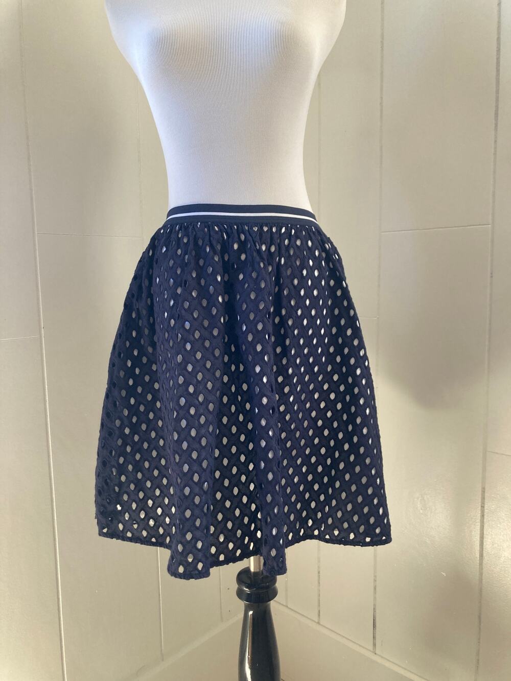 Crown & Ivy Navy Lace Pull On Skirt, Size 4